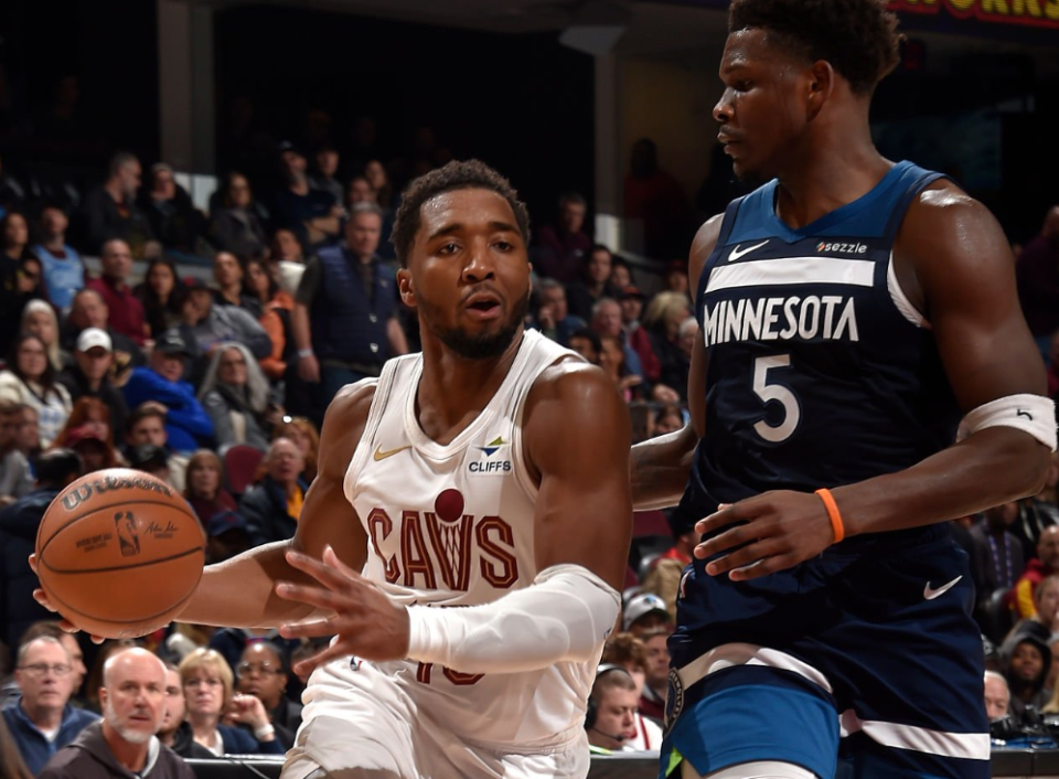 必赢-骑士5人得分20+！复仇终结森林狼4连胜 米切尔28分华子25分